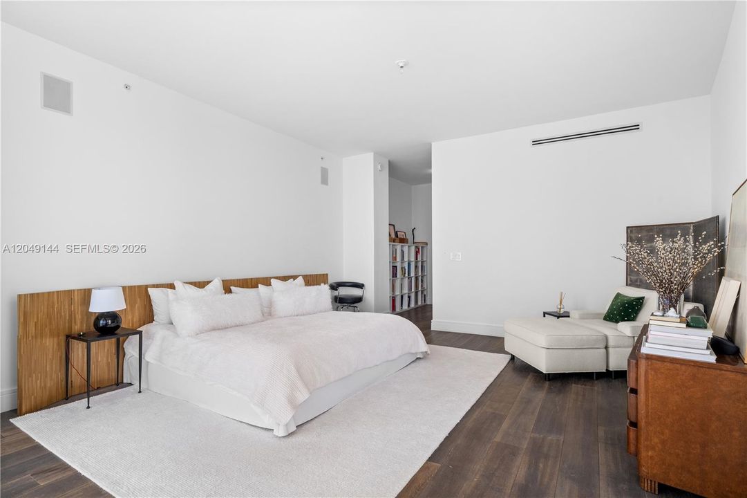 For Sale: $1,865,000 (4 beds, 4 baths, 2518 Square Feet)