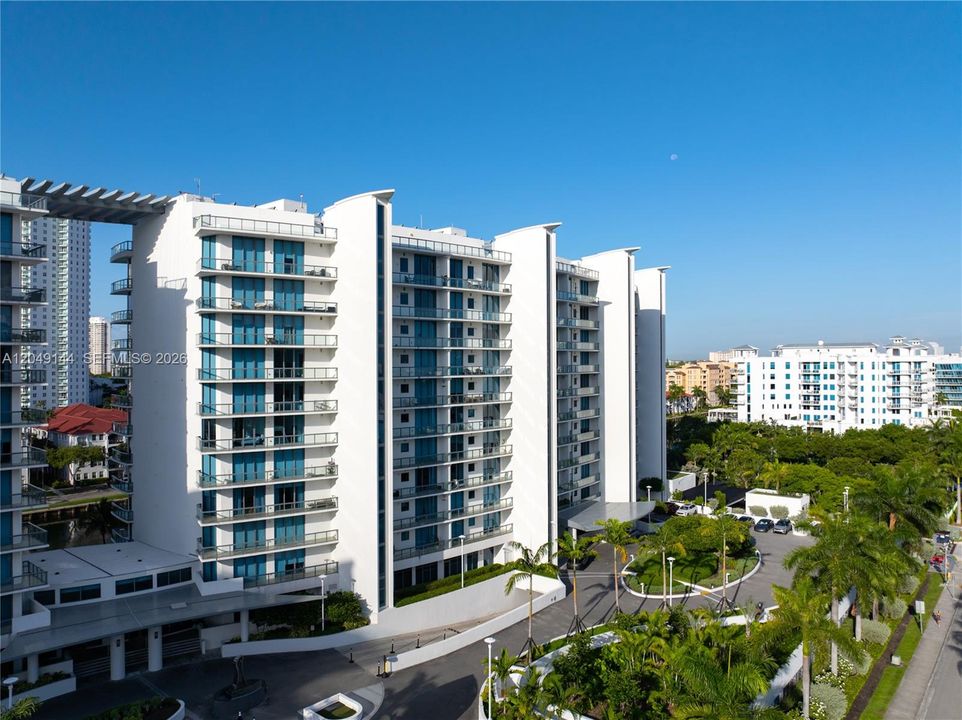 For Sale: $1,865,000 (4 beds, 4 baths, 2518 Square Feet)