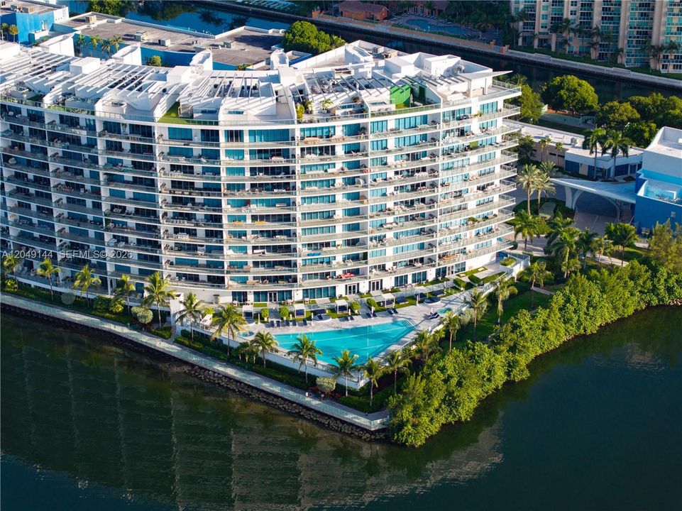 For Sale: $1,865,000 (4 beds, 4 baths, 2518 Square Feet)