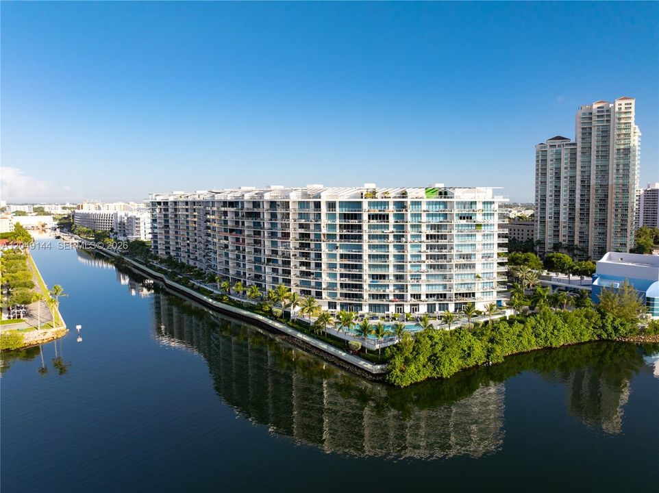 For Sale: $1,865,000 (4 beds, 4 baths, 2518 Square Feet)