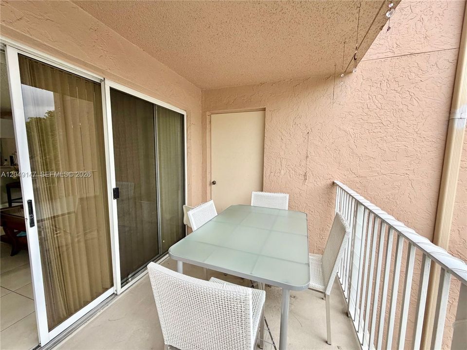 For Rent: $2,250 (2 beds, 2 baths, 1075 Square Feet)
