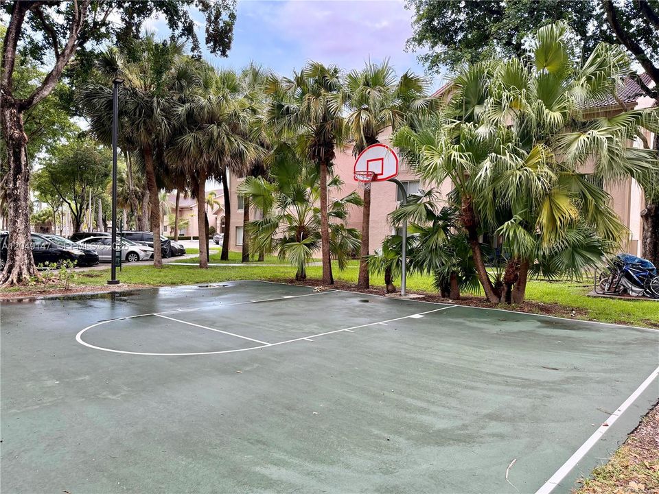 For Rent: $2,250 (2 beds, 2 baths, 1075 Square Feet)