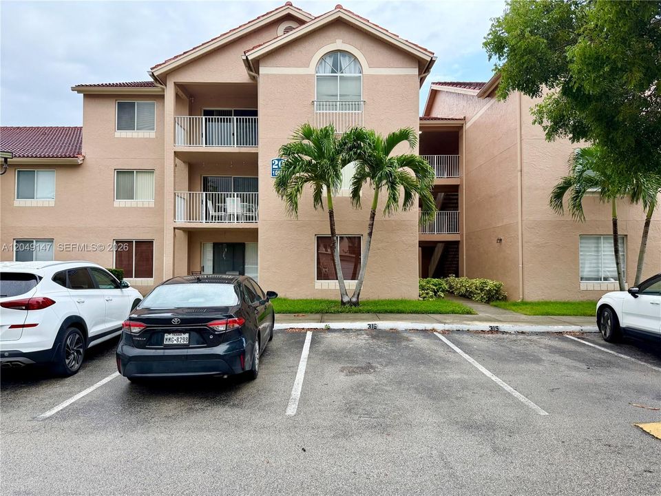 For Rent: $2,250 (2 beds, 2 baths, 1075 Square Feet)