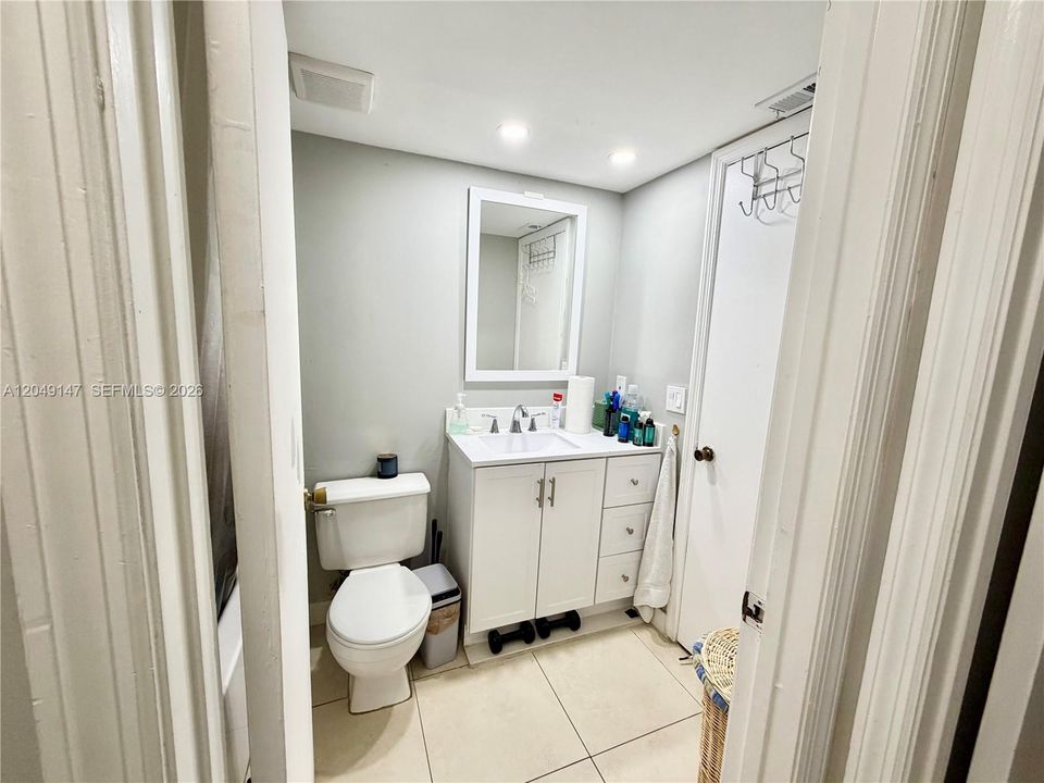 For Rent: $2,250 (2 beds, 2 baths, 1075 Square Feet)