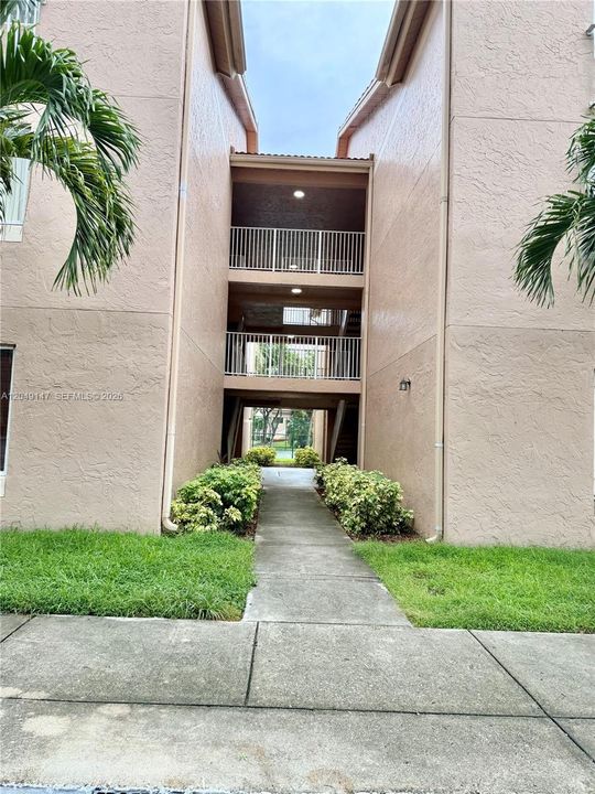 For Rent: $2,250 (2 beds, 2 baths, 1075 Square Feet)