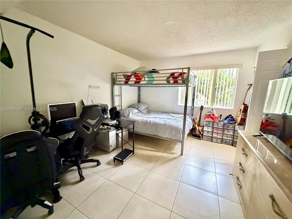 For Rent: $2,250 (2 beds, 2 baths, 1075 Square Feet)