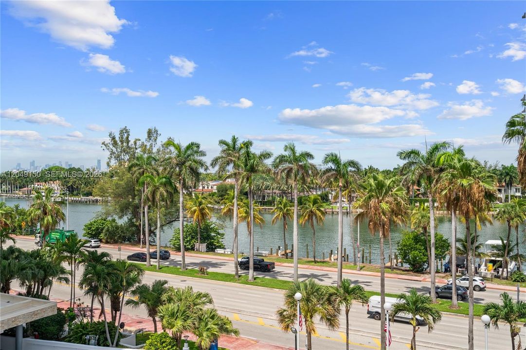 For Rent: $3,200 (1 beds, 1 baths, 1041 Square Feet)
