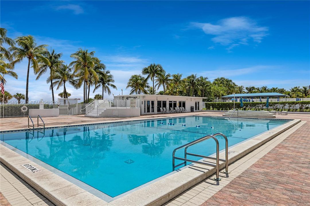 For Rent: $3,200 (1 beds, 1 baths, 1041 Square Feet)
