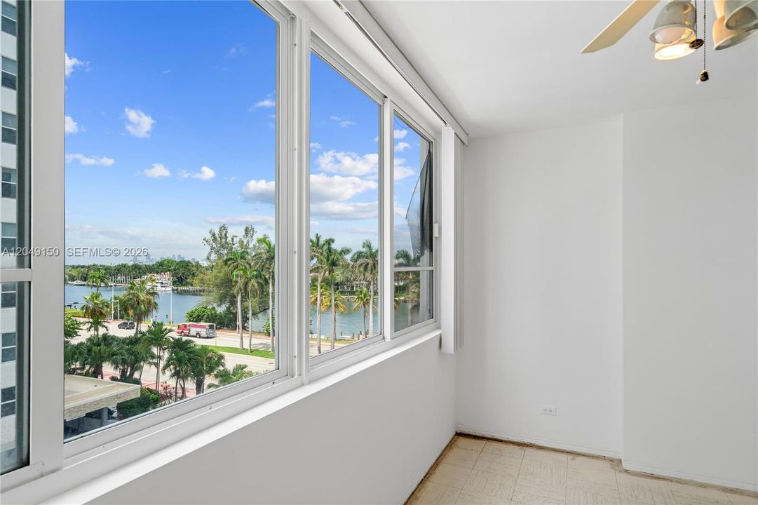 For Rent: $3,200 (1 beds, 1 baths, 1041 Square Feet)