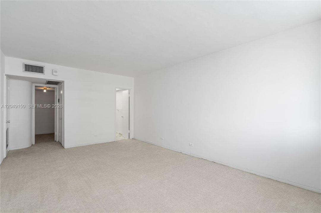 For Rent: $3,200 (1 beds, 1 baths, 1041 Square Feet)