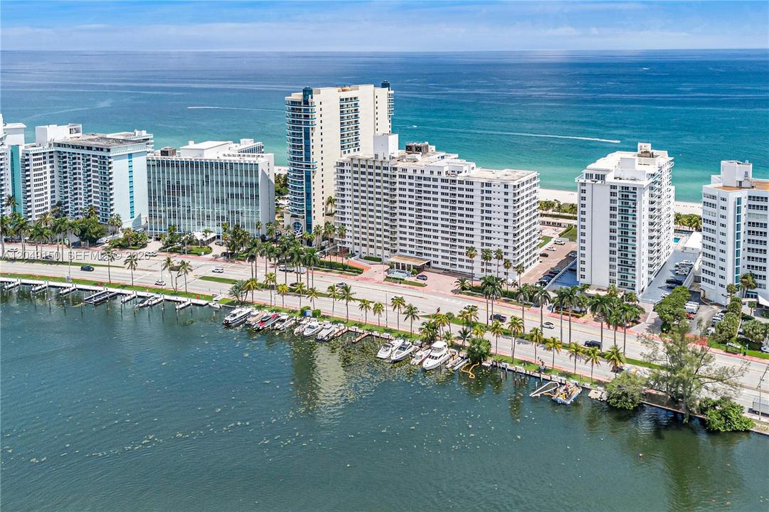 For Rent: $3,200 (1 beds, 1 baths, 1041 Square Feet)