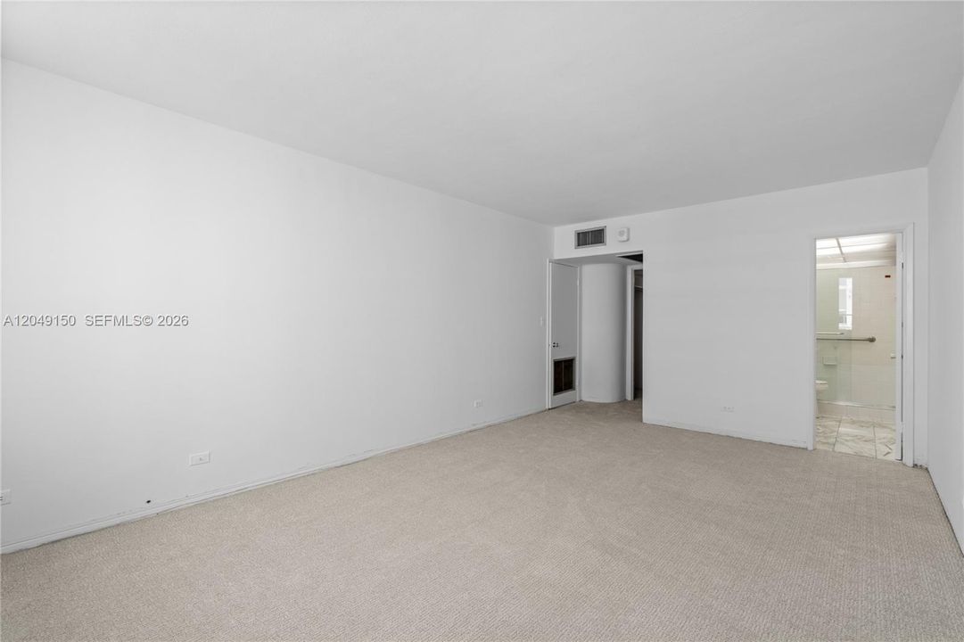 For Rent: $3,200 (1 beds, 1 baths, 1041 Square Feet)
