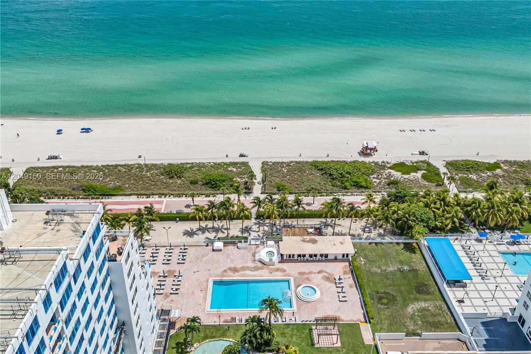 For Rent: $3,200 (1 beds, 1 baths, 1041 Square Feet)