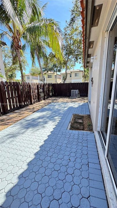 For Rent: $3,250 (2 beds, 2 baths, 1131 Square Feet)