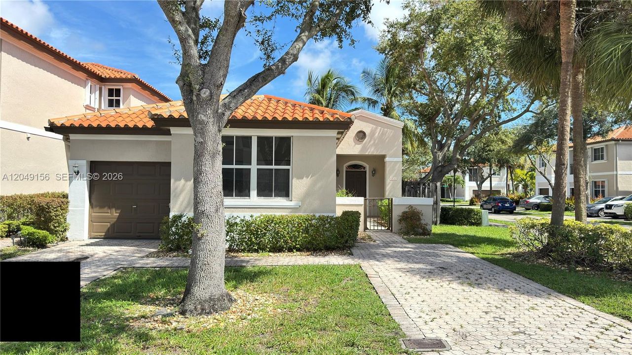 For Rent: $3,250 (2 beds, 2 baths, 1131 Square Feet)