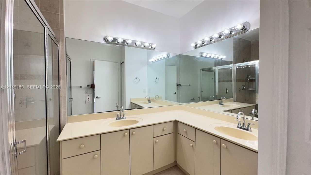 For Rent: $3,250 (2 beds, 2 baths, 1131 Square Feet)