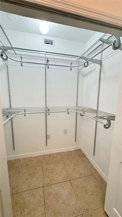 For Rent: $3,250 (2 beds, 2 baths, 1131 Square Feet)