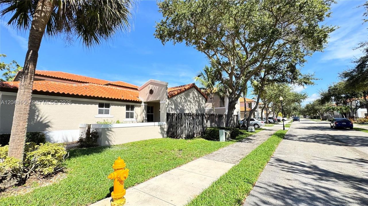 For Rent: $3,250 (2 beds, 2 baths, 1131 Square Feet)