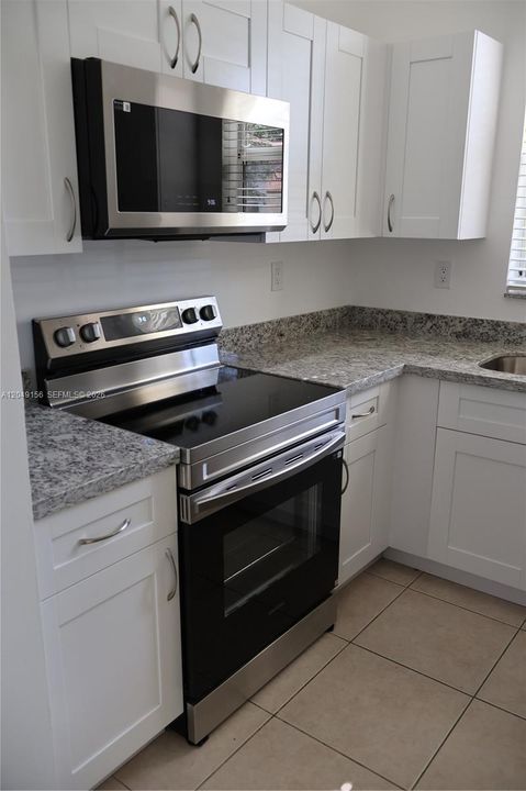 For Rent: $3,250 (2 beds, 2 baths, 1131 Square Feet)