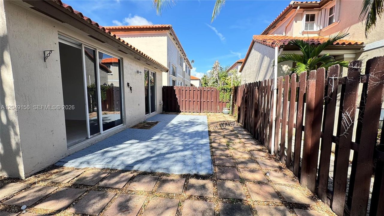 For Rent: $3,250 (2 beds, 2 baths, 1131 Square Feet)