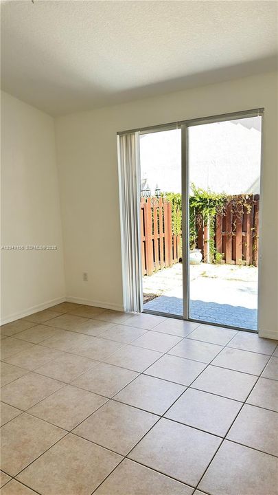 For Rent: $3,250 (2 beds, 2 baths, 1131 Square Feet)