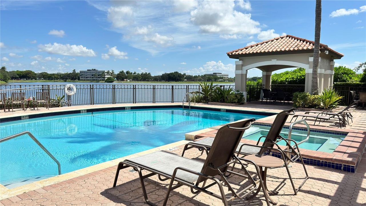 For Rent: $3,250 (2 beds, 2 baths, 1131 Square Feet)