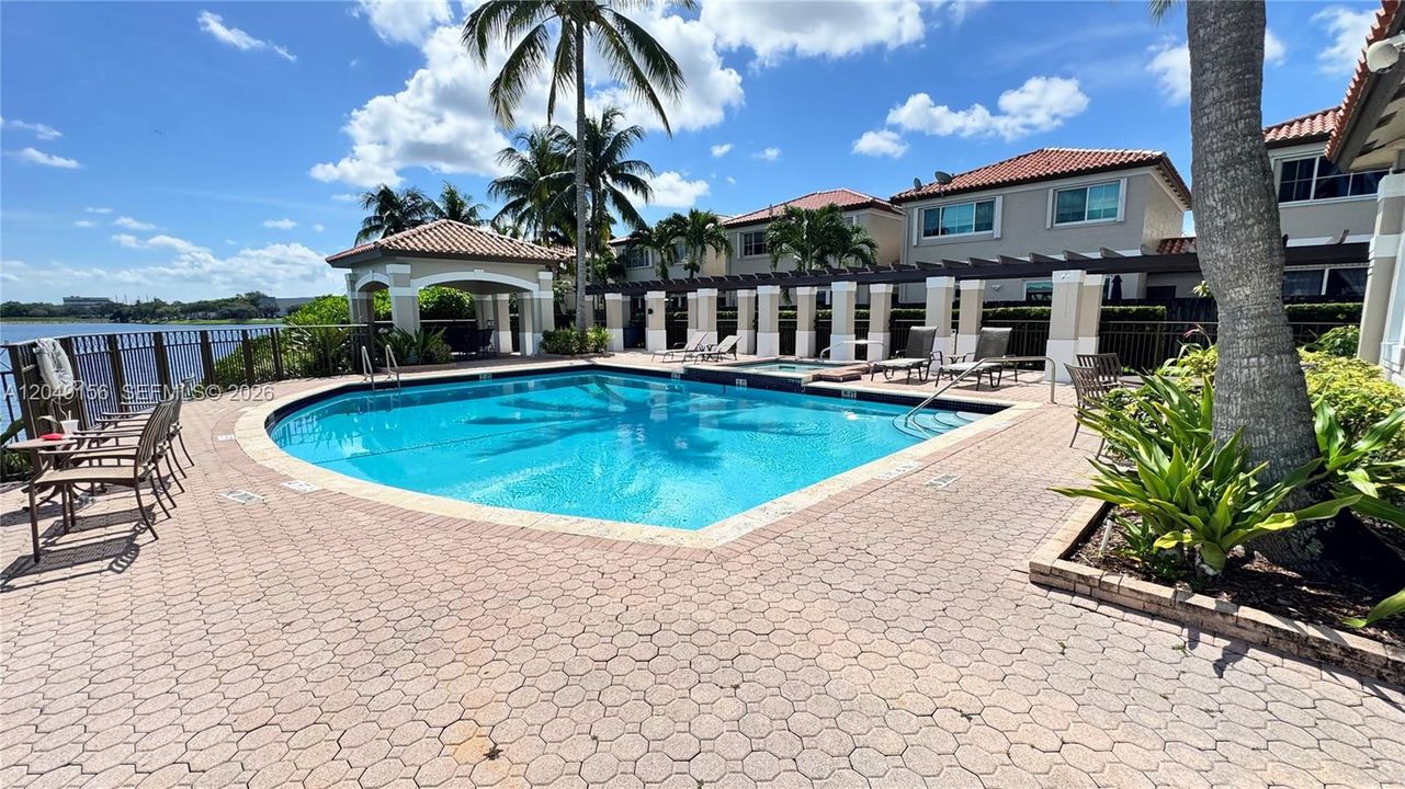 For Rent: $3,250 (2 beds, 2 baths, 1131 Square Feet)