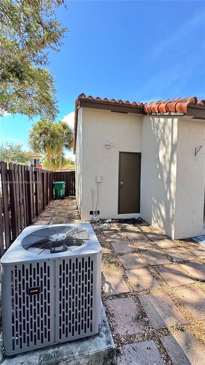 For Rent: $3,250 (2 beds, 2 baths, 1131 Square Feet)