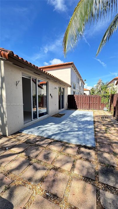 For Rent: $3,250 (2 beds, 2 baths, 1131 Square Feet)