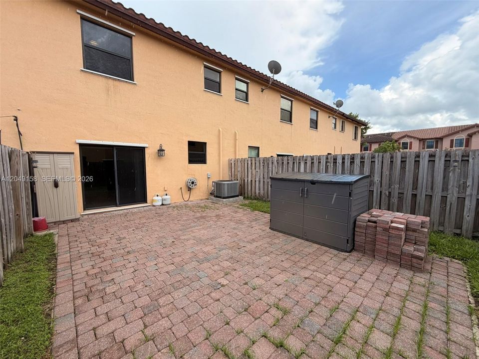 For Sale: $360,000 (3 beds, 2 baths, 1566 Square Feet)
