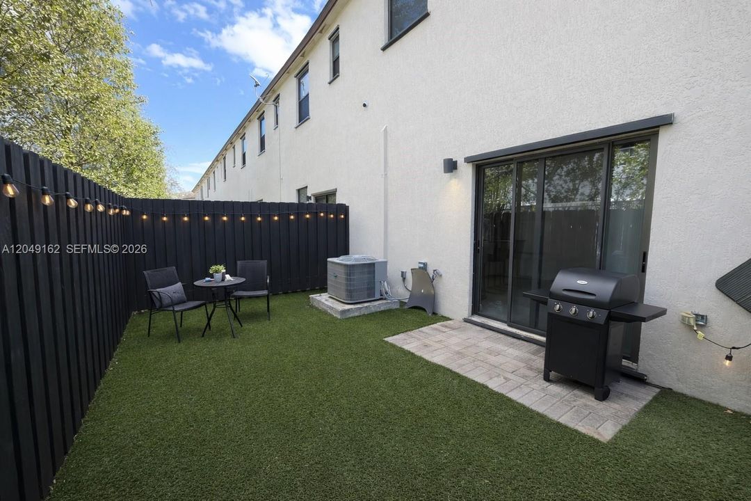 For Rent: $3,300 (3 beds, 3 baths, 1662 Square Feet)