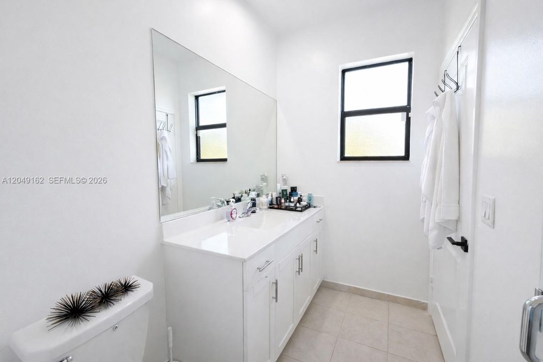 For Rent: $3,300 (3 beds, 3 baths, 1662 Square Feet)