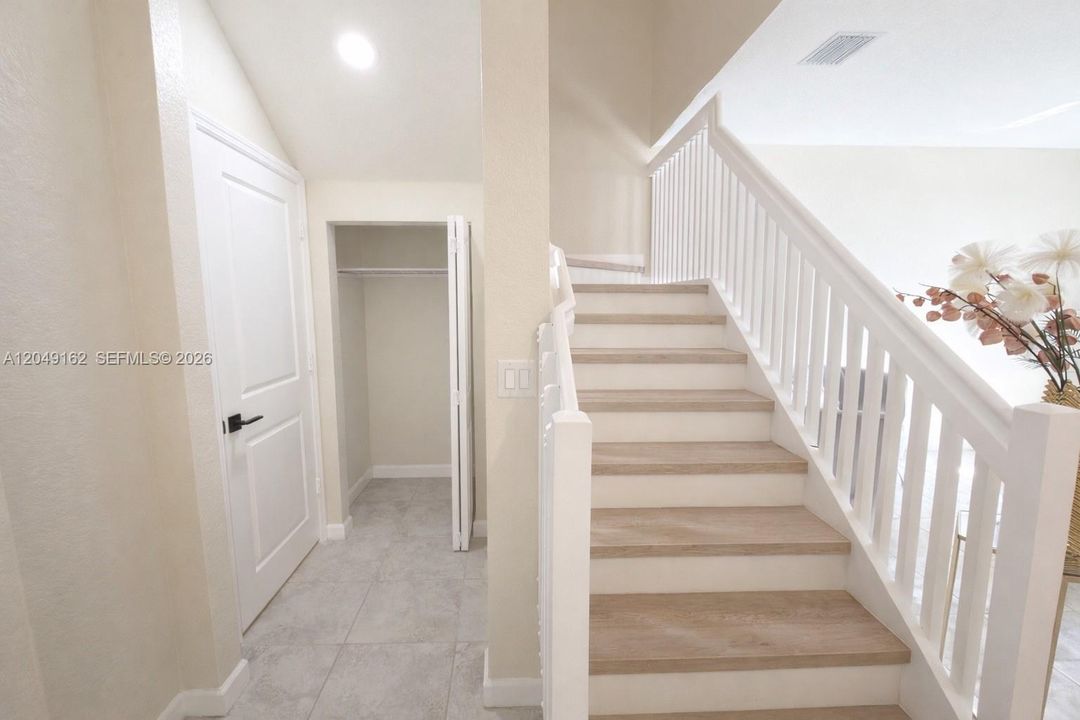 For Rent: $3,300 (3 beds, 3 baths, 1662 Square Feet)