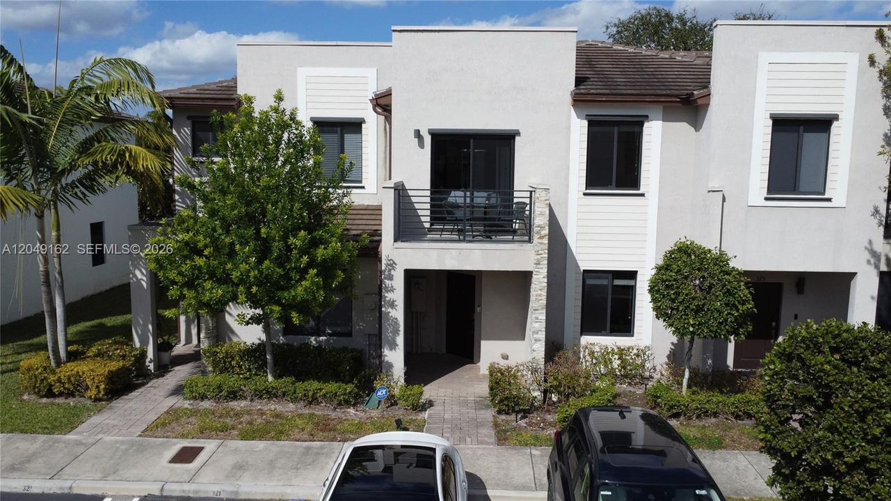 For Rent: $3,300 (3 beds, 3 baths, 1662 Square Feet)
