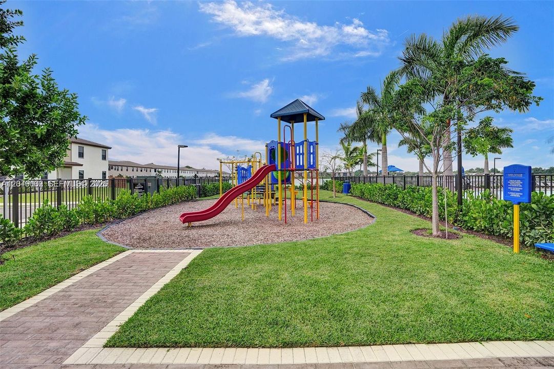 For Rent: $3,300 (3 beds, 3 baths, 1662 Square Feet)