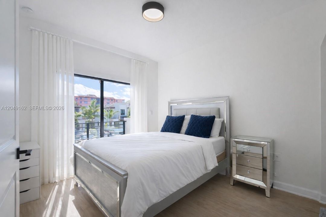 For Rent: $3,300 (3 beds, 3 baths, 1662 Square Feet)