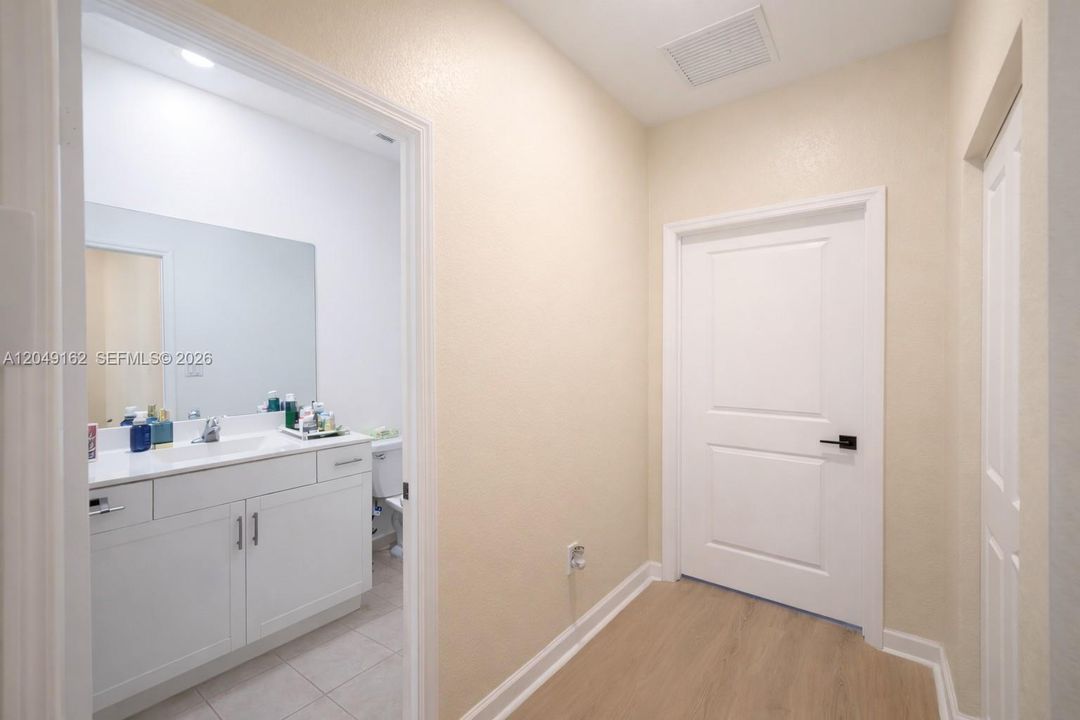 For Rent: $3,300 (3 beds, 3 baths, 1662 Square Feet)