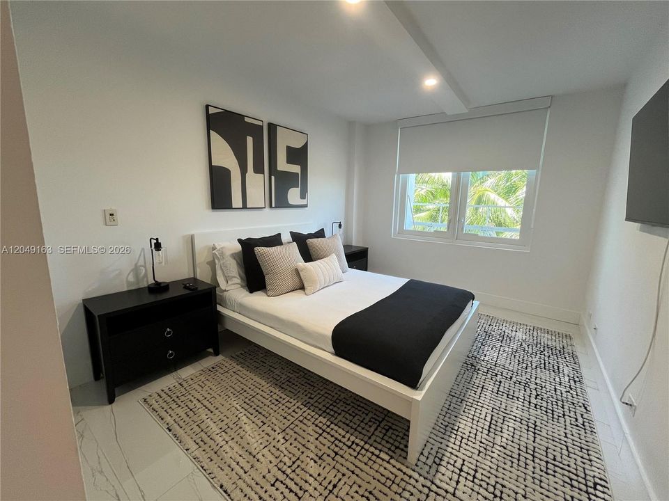For Sale: $1,600,000 (2 beds, 2 baths, 1180 Square Feet)