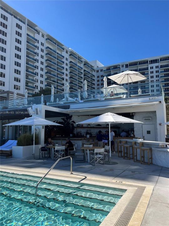 For Sale: $1,600,000 (2 beds, 2 baths, 1180 Square Feet)