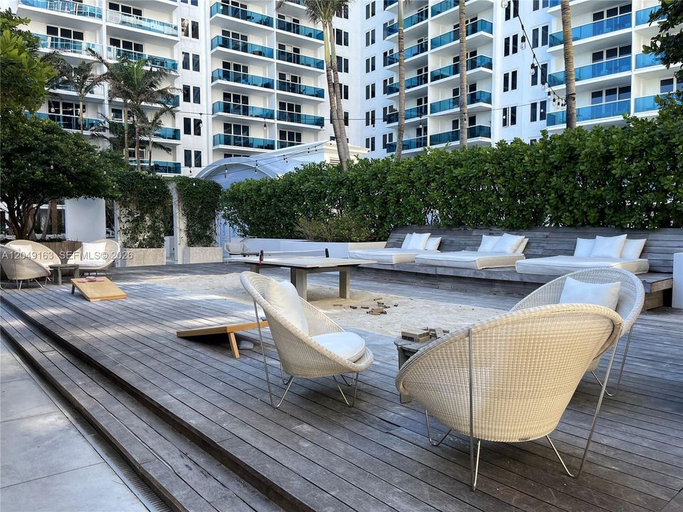 For Sale: $1,600,000 (2 beds, 2 baths, 1180 Square Feet)