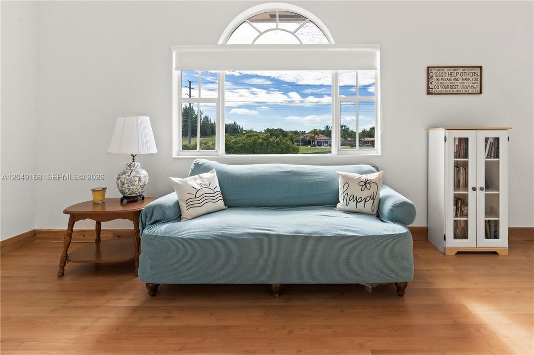 For Sale: $2,599,999 (7 beds, 4 baths, 3663 Square Feet)