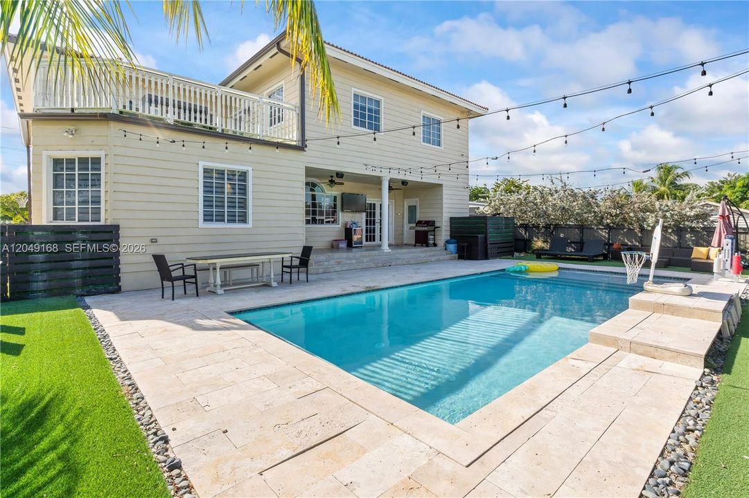 For Sale: $2,599,999 (7 beds, 4 baths, 3663 Square Feet)