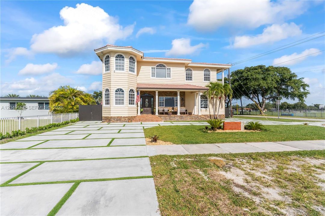 For Sale: $2,599,999 (7 beds, 4 baths, 3663 Square Feet)