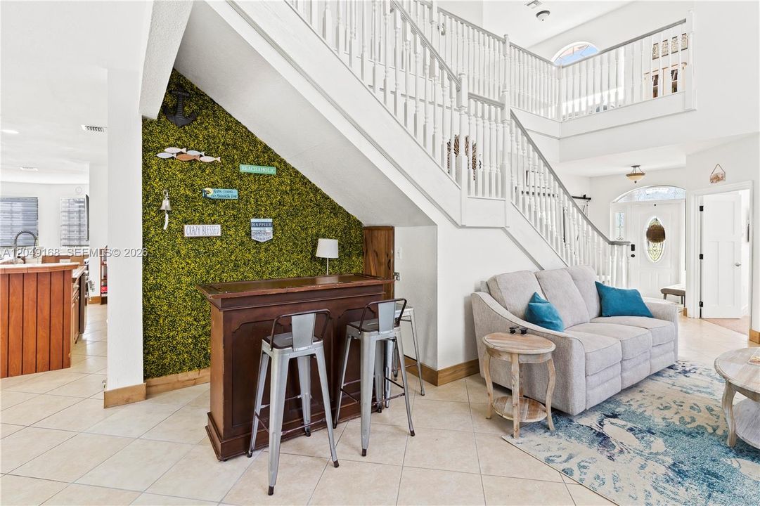 For Sale: $2,599,999 (7 beds, 4 baths, 3663 Square Feet)