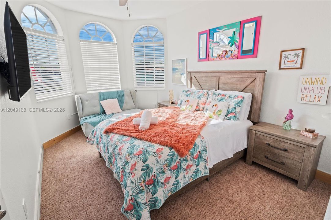 For Sale: $2,599,999 (7 beds, 4 baths, 3663 Square Feet)