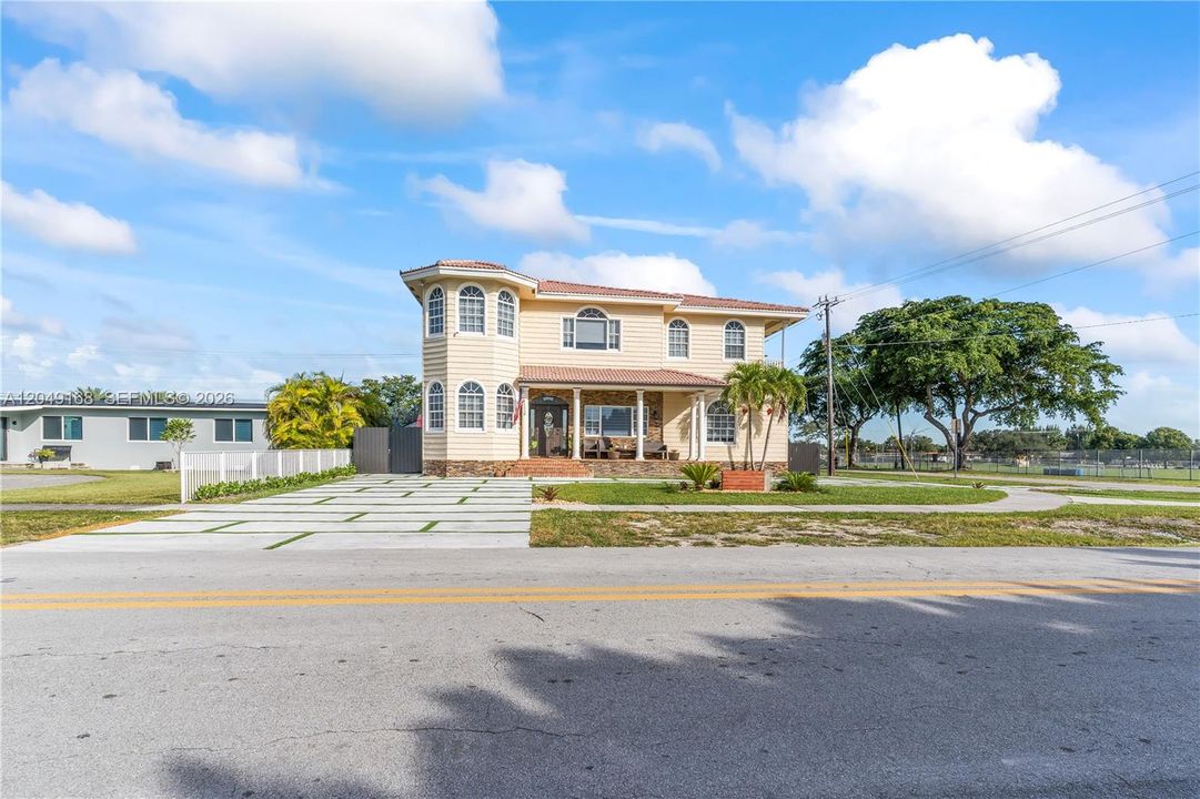 For Sale: $2,599,999 (7 beds, 4 baths, 3663 Square Feet)