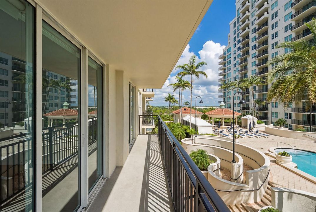 Double Length Balcony - West Viewede