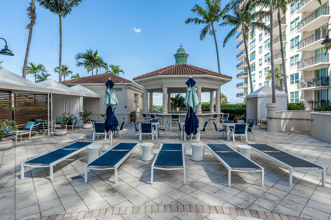 Pool Seating