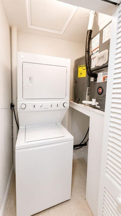 For Rent: $2,400 (2 beds, 2 baths, 6345 Square Feet)