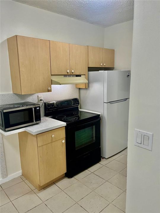 For Rent: $1,950 (2 beds, 2 baths, 825 Square Feet)